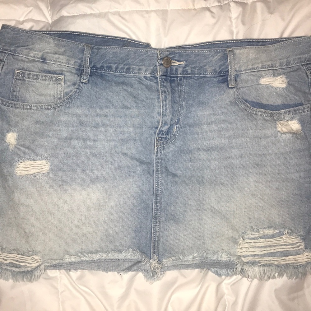 cute mini skirt!